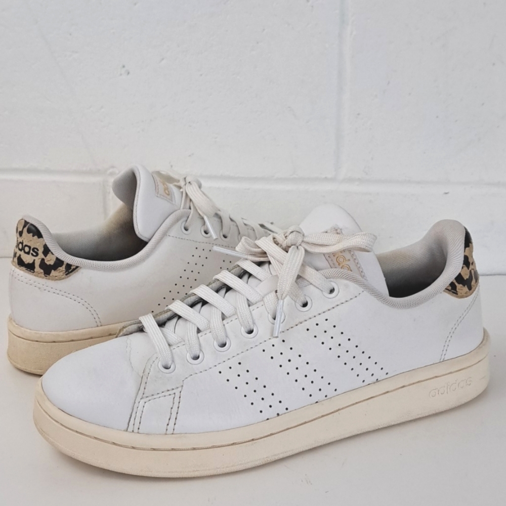 Adidas Advantage white leather lace up leopard print heel tennis sneaker Sz8